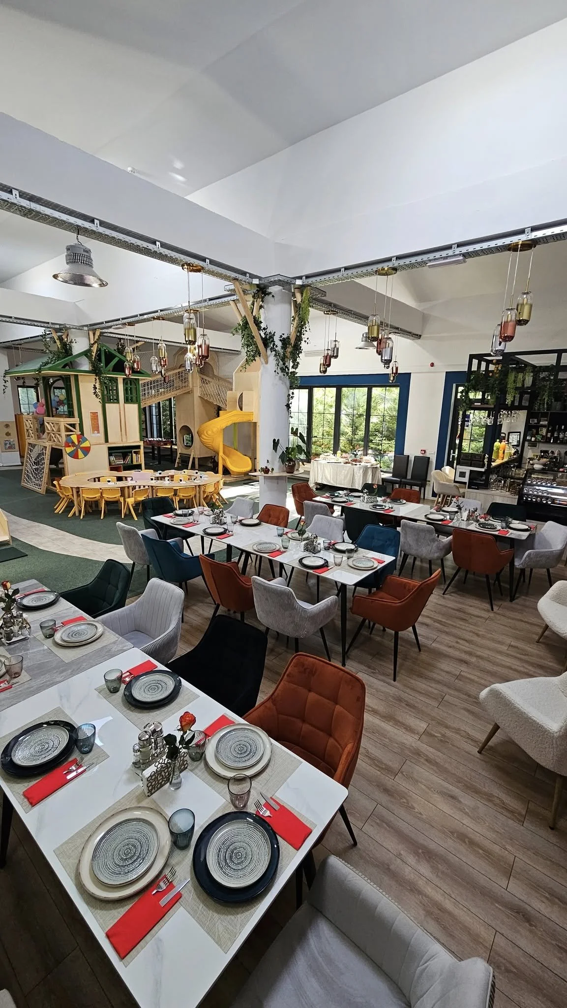 La Povești interior restaurant